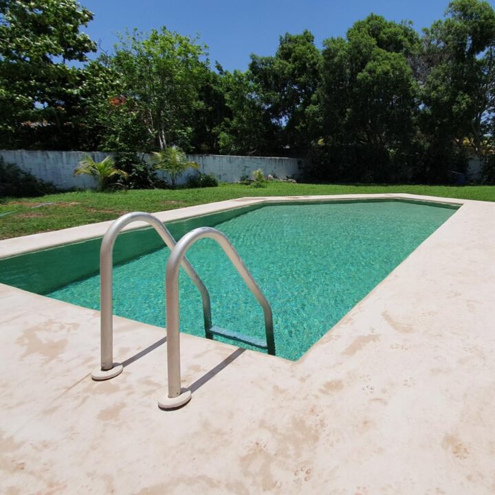 Piscina en exterior con Chukum